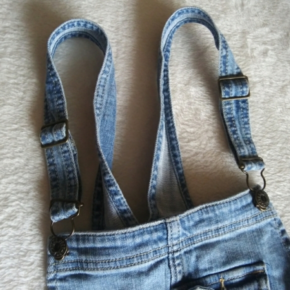 Sneak Peek Distressed Denim Skinny Overalls EUC - Picture 4 of 14